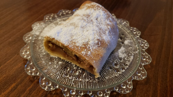 ZETS Recipe for Apple Pie with Serbian Cheese Pie Crust (Makes 4 rolls)